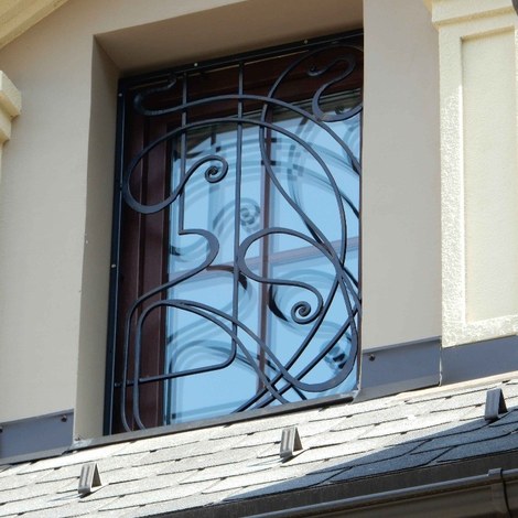 Кованая решетка на окно Грация