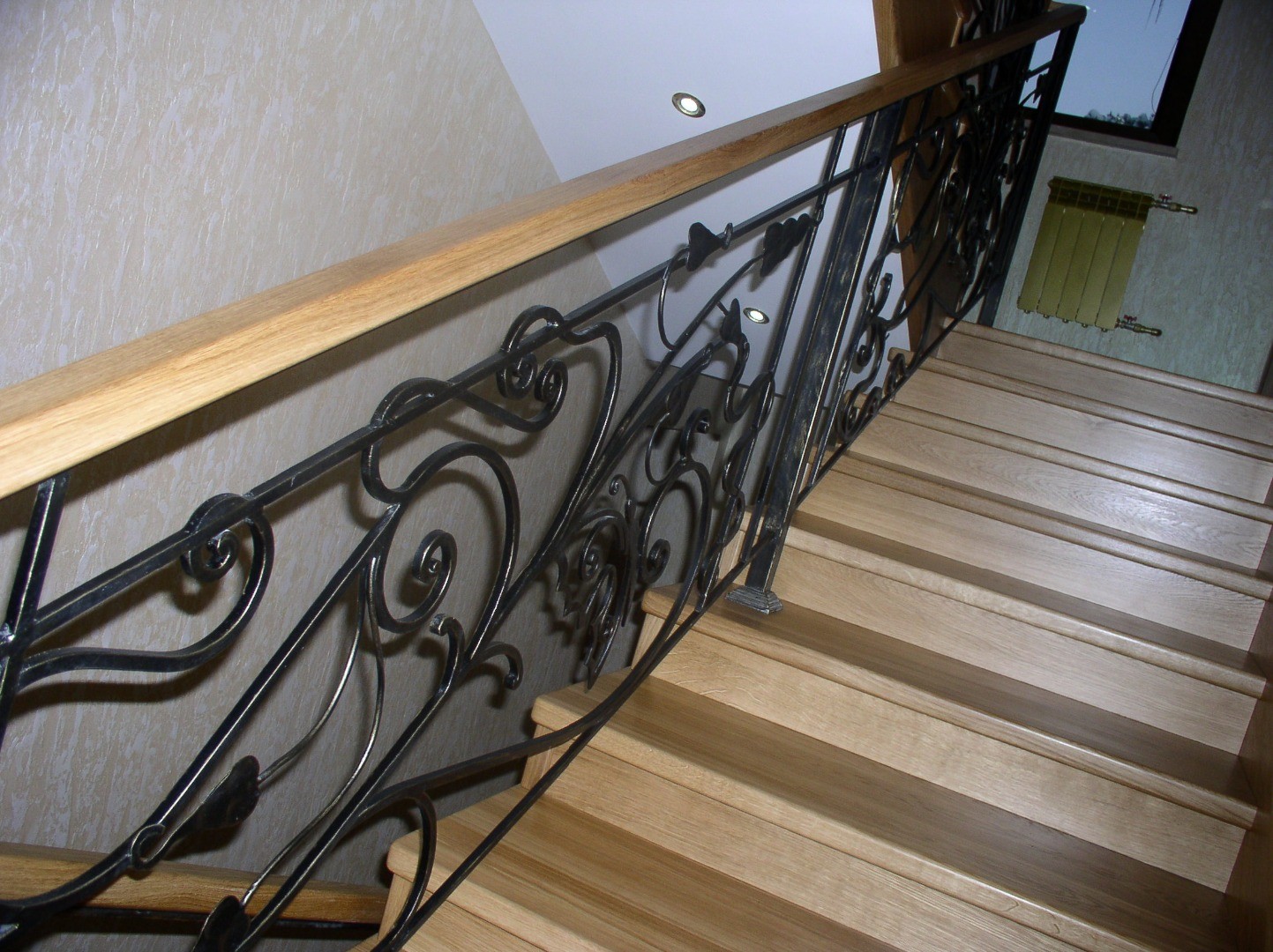 Фотография изделия - Кованая лестница с узором Бабочка