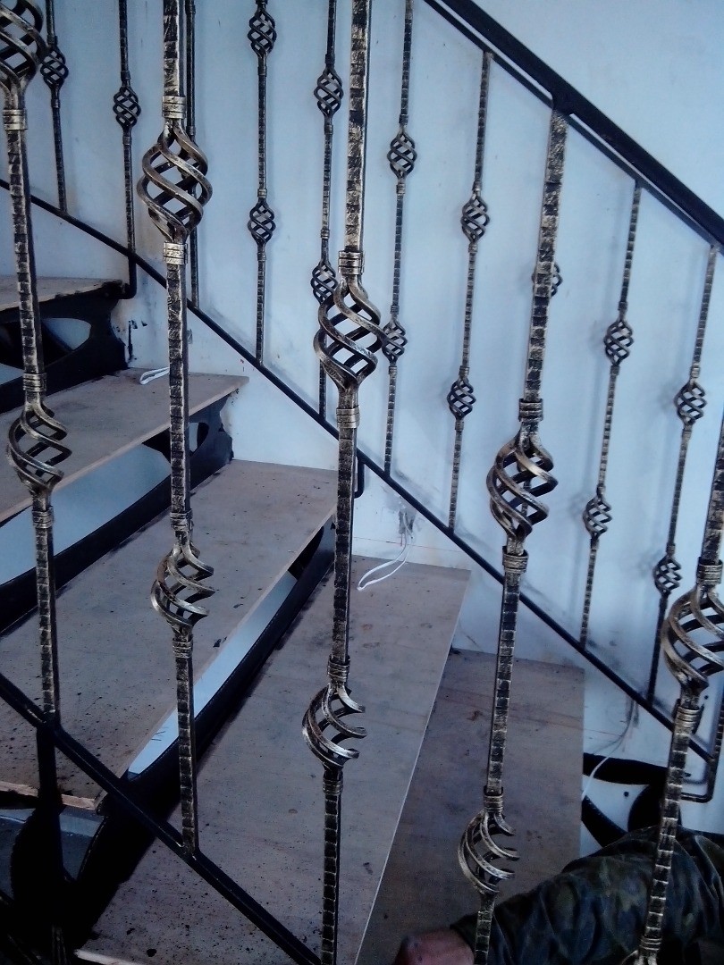 Фотография изделия - Кованая лестница с корзинками