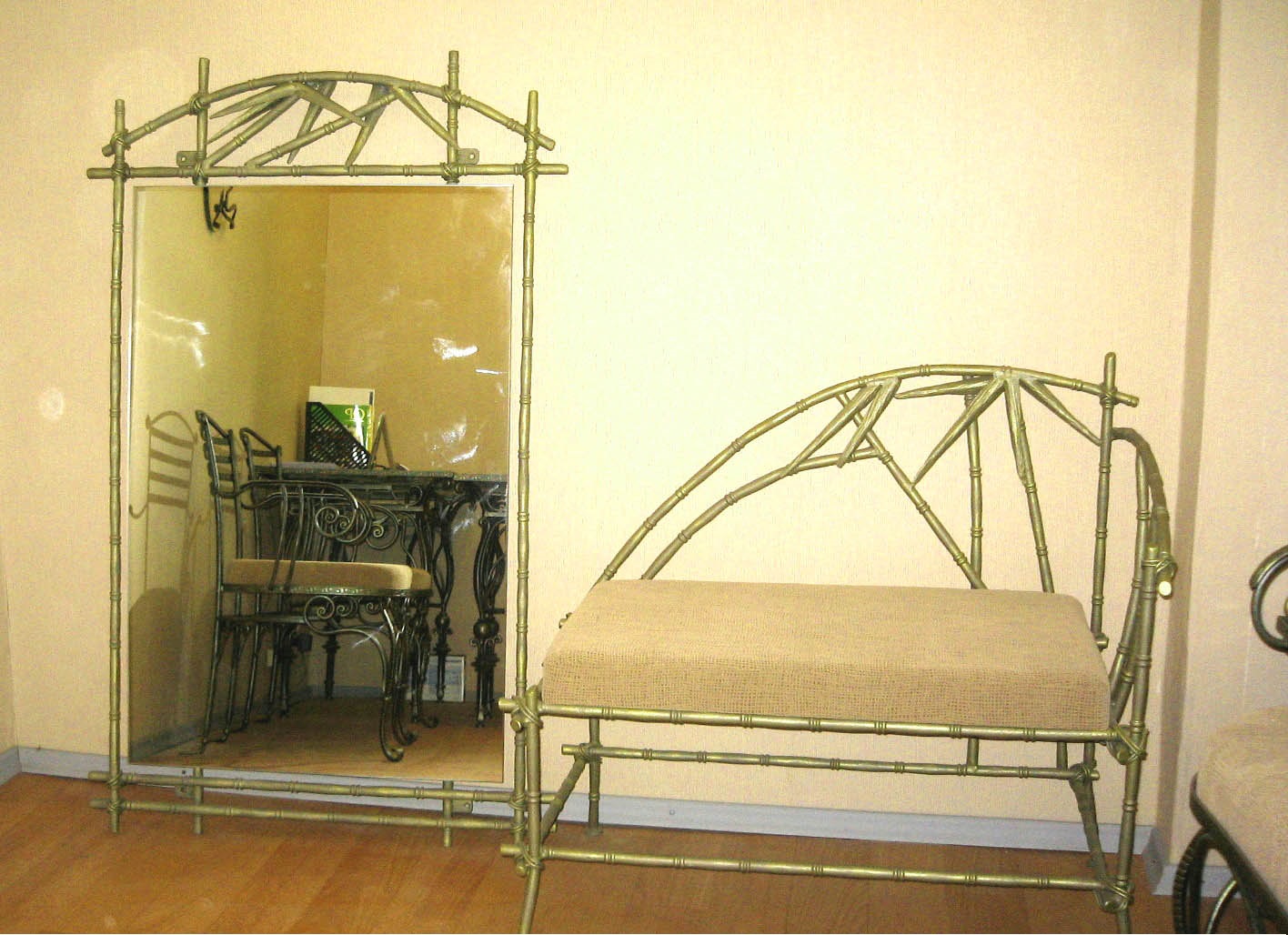 Фотография изделия - Зеркало с кованой рамкой Бамбук