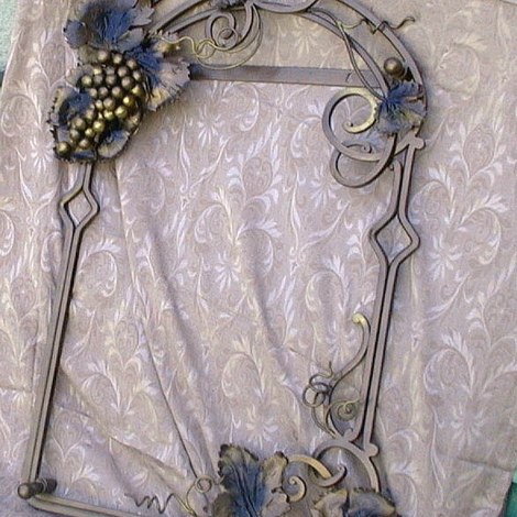 Зеркало с кованой рамкой Виноград