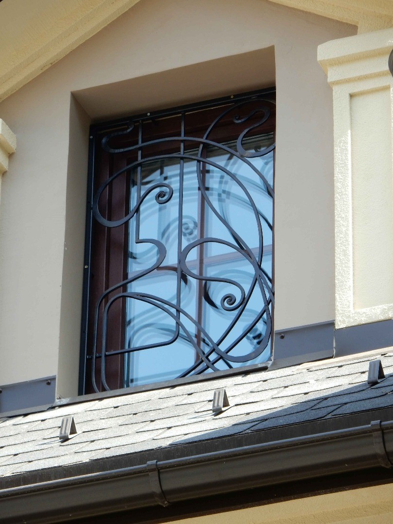 Фотография изделия - Кованая решетка на окно Грация