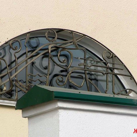 Кованая решетка на полукруглое окно Арт