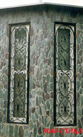 Фотография изделия - Кованая решетка на окно Танец