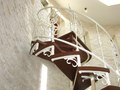 Превью изделия - Винтовая кованая лестница с деревянными забежными ступенями