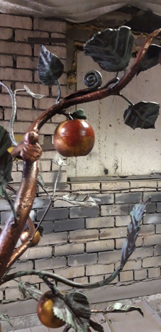 Фотография изделия - Кованая яблоня с плодами высотой 1900мм