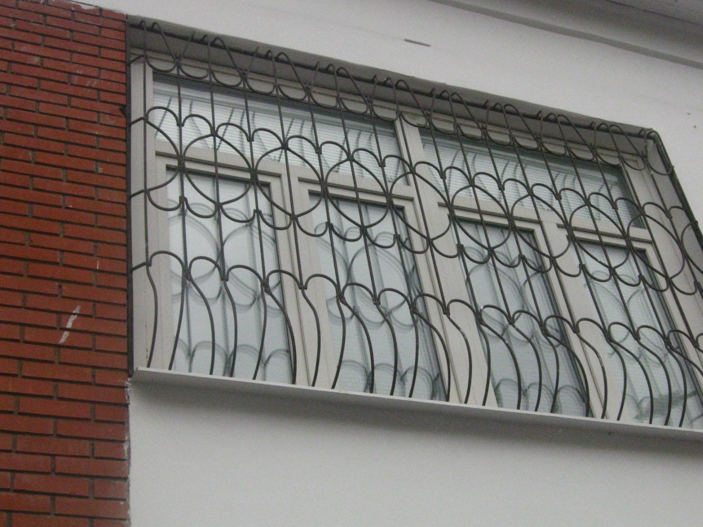 Фотография изделия - Кованая решетка на окно Лето