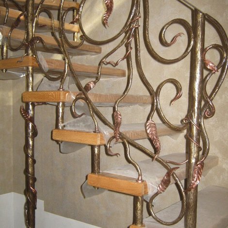 Кованые перила для лестницы с парящей конструкцией