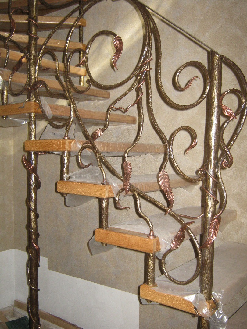 Фотография изделия - Кованые перила для лестницы с парящей конструкцией