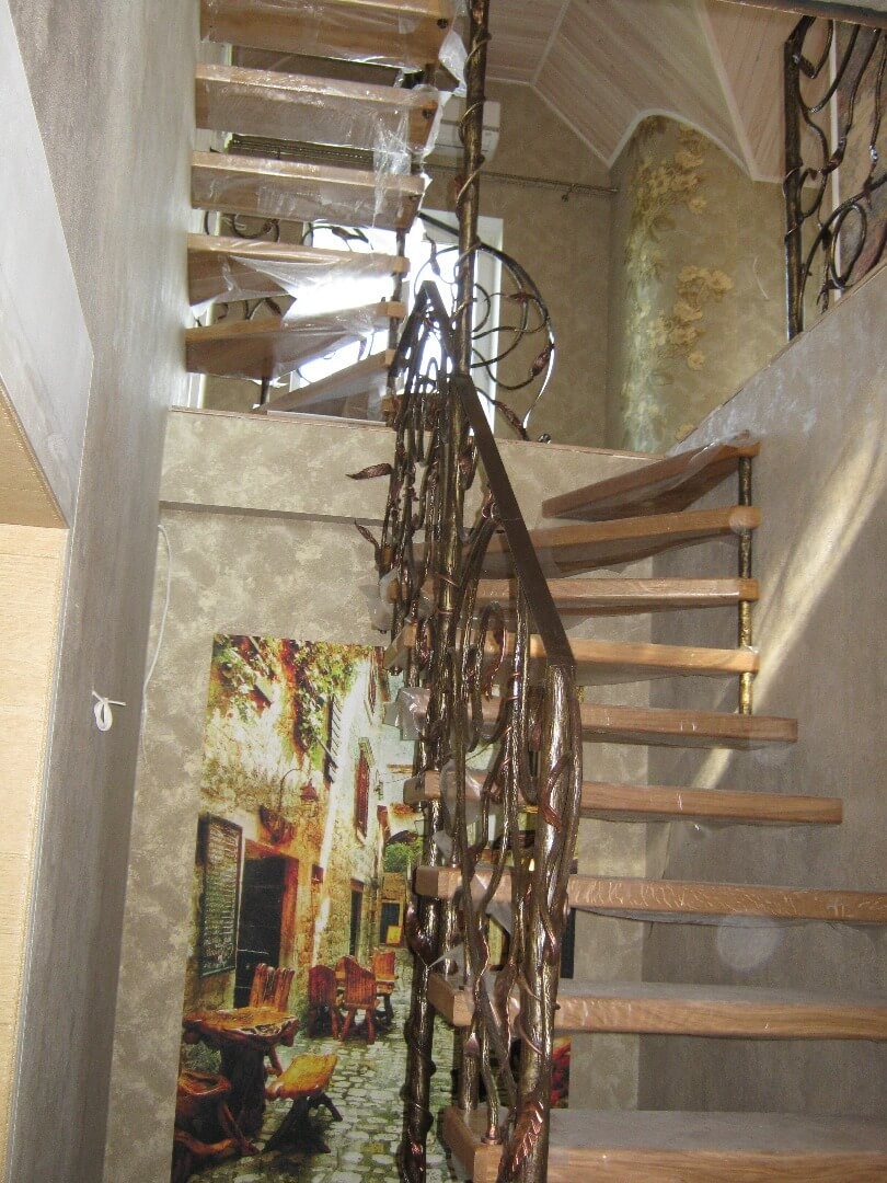 Фотография изделия - Кованые перила для лестницы с парящей конструкцией